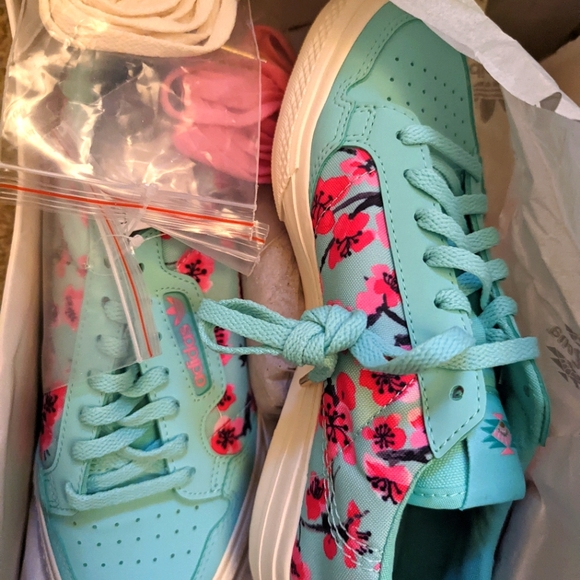 adidas Shoes - ADIDAS X Arizona Green ice Tea size 6.5  Continental Vulc Limited Edition shoes